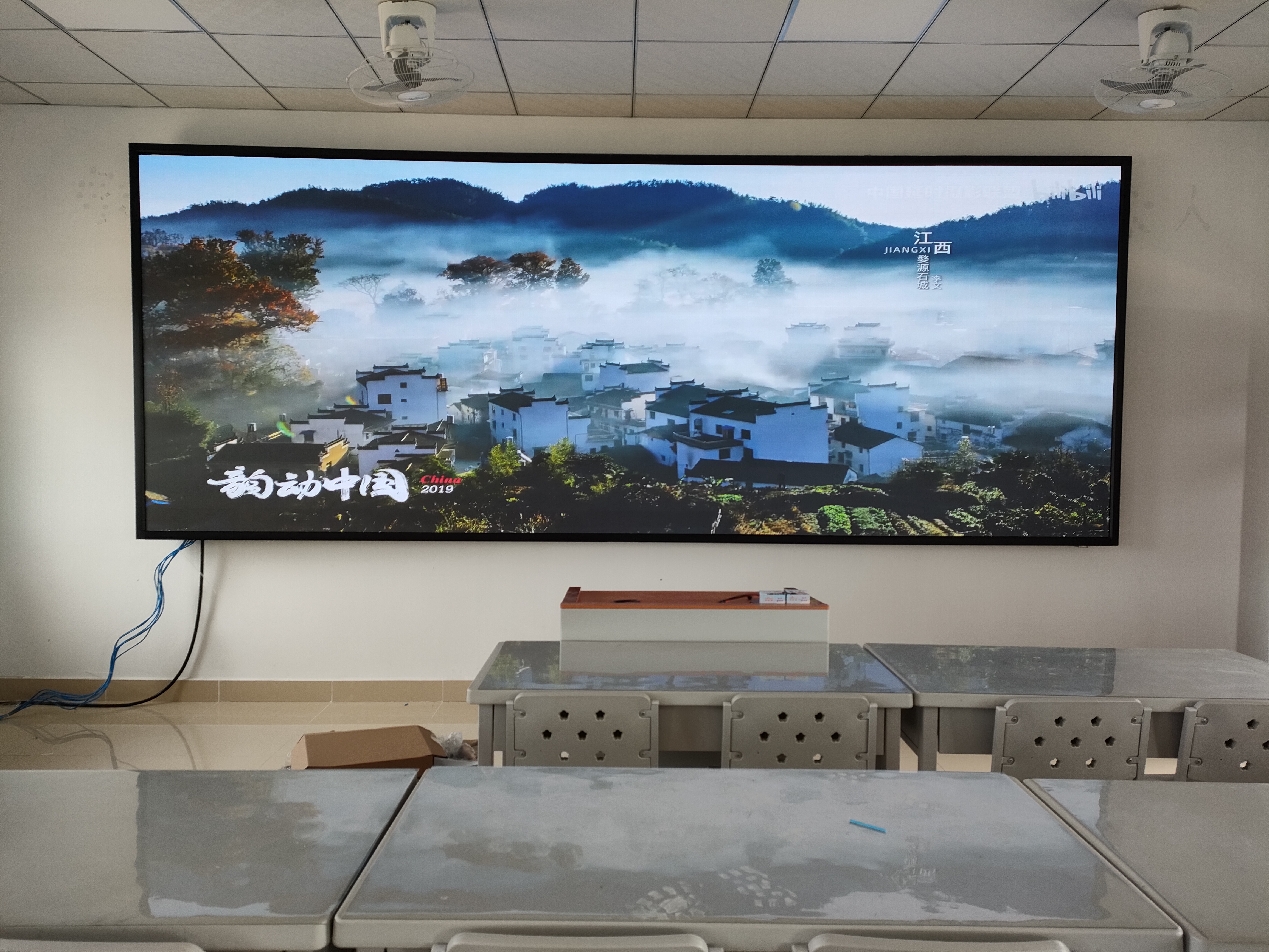 安裝戶外LED大屏時，怎樣設計結構才能既保證穩定性又降低風阻？