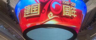 公司花20萬裝修的會議室，竟被客戶吐槽‘像網吧’？高級感會議室的屏幕選擇秘訣”